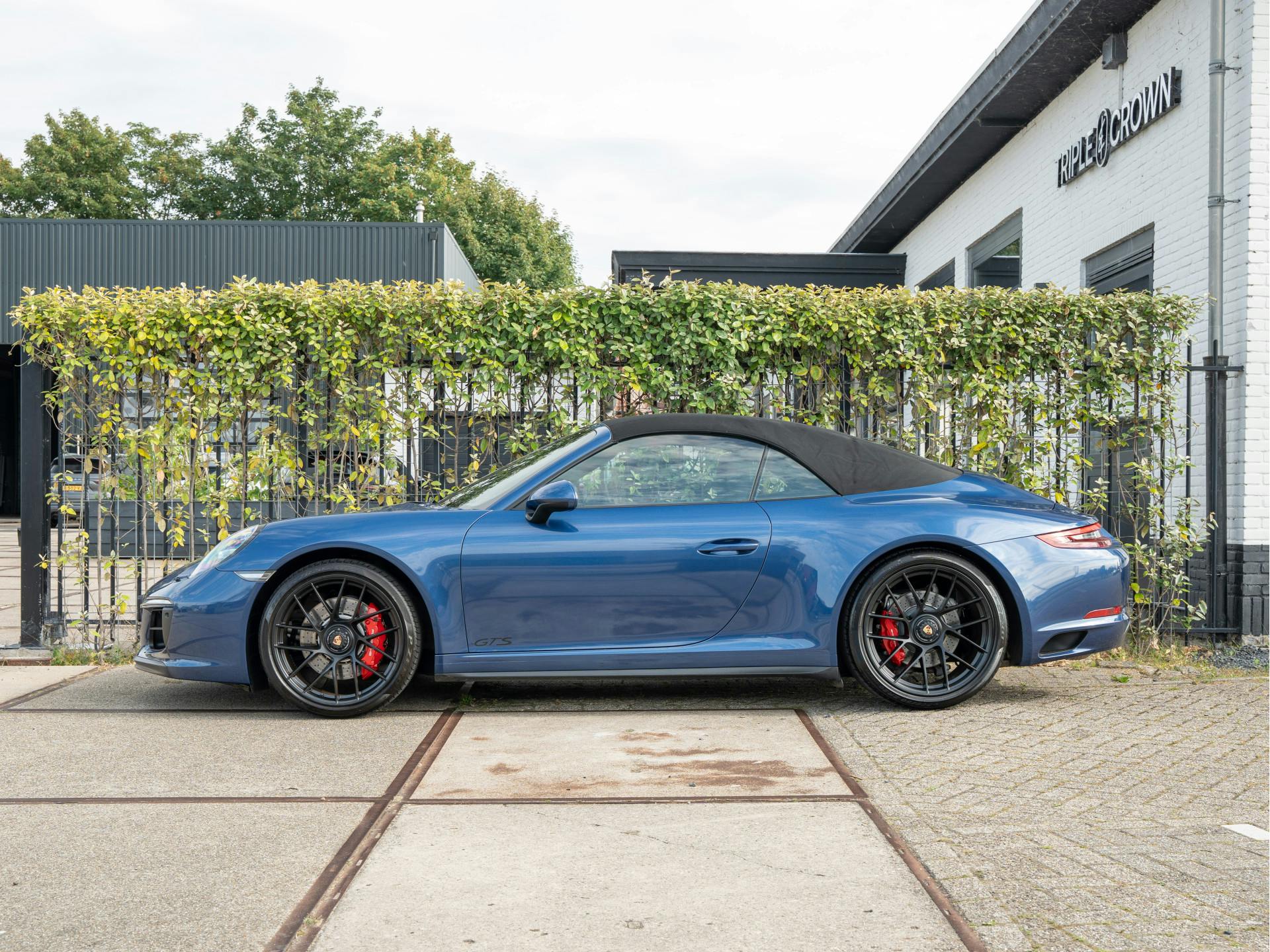 Porsche 911 Cabrio 3.0 Carrera 4 GTS | Blue Metallic Wrap | Bose | Adaptieve Sport-Stoelen
